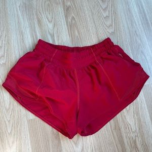 Lululemon Hotty Hot low-rise short 2.5”